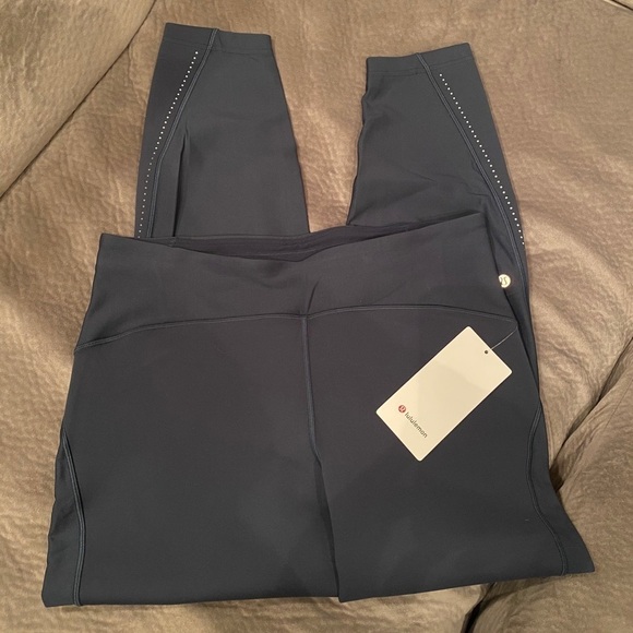 Lululemon chase the chill SHR pant 28” - Picture 1 of 3